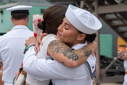 USS Sterett (DDG 104) Returns to Homeport