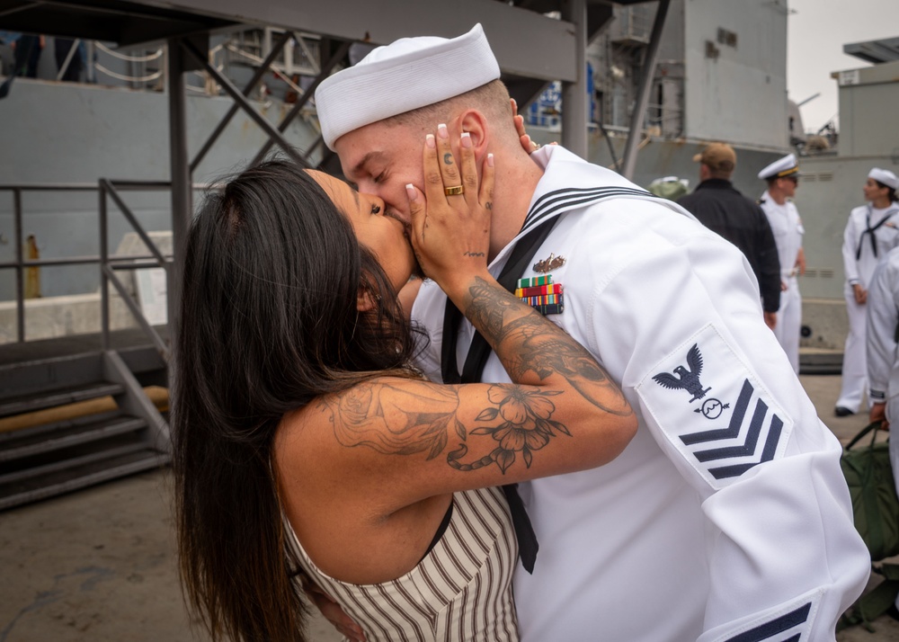USS Sterett and USS Princeton Return to Homeport