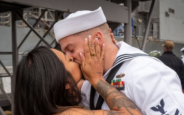 USS Sterett and USS Princeton Return to Homeport