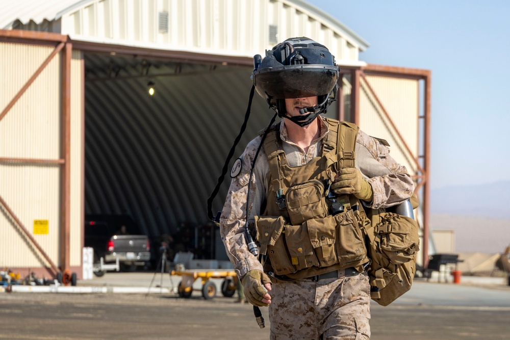HMLA-367 conducts close air support during SLTE 4-25
