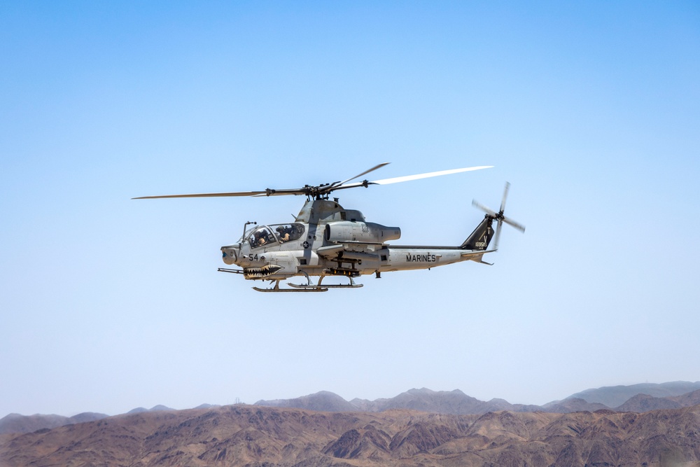 HMLA-367 conducts close air support during SLTE 4-25