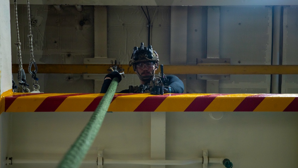 EODMU 5 Sailors Conduct Fast Rope Drills