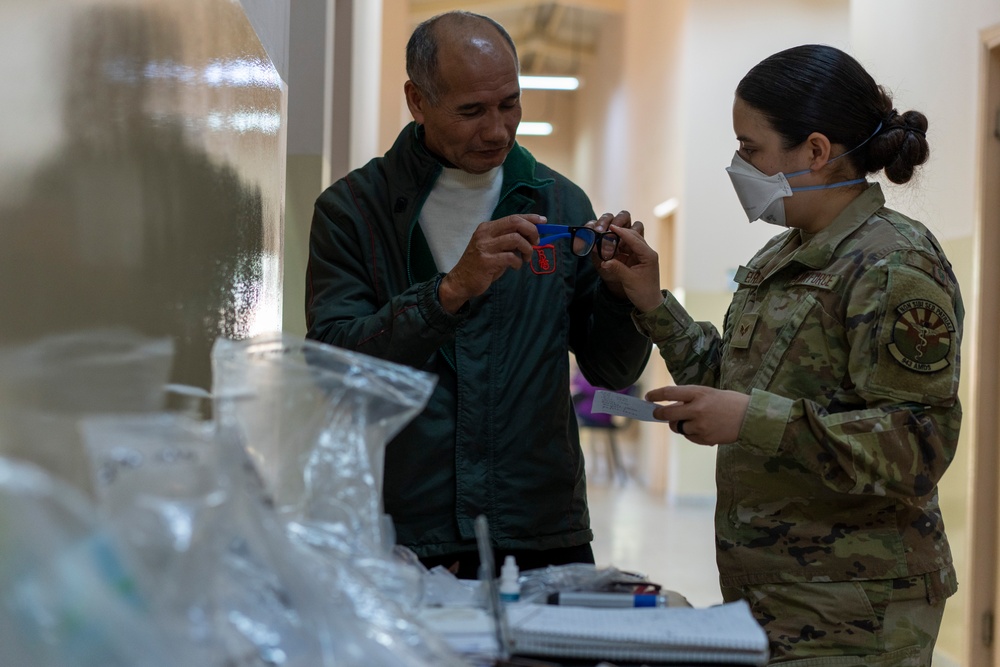 Amistad 2025: U.S. Optometrists Provide Rare Vision Services in Paraguay