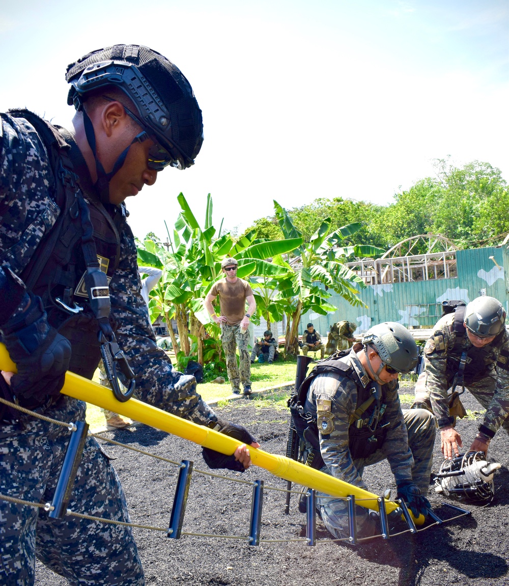 Panamanian Security Forces Sharpen Teamwork and Climbing Skills During PANAMAX-ALPHA 2025