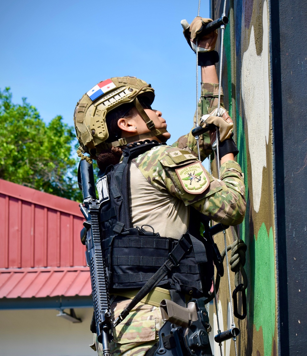 Panamanian Security Forces Sharpen Teamwork and Climbing Skills During PANAMAX-ALPHA 2025