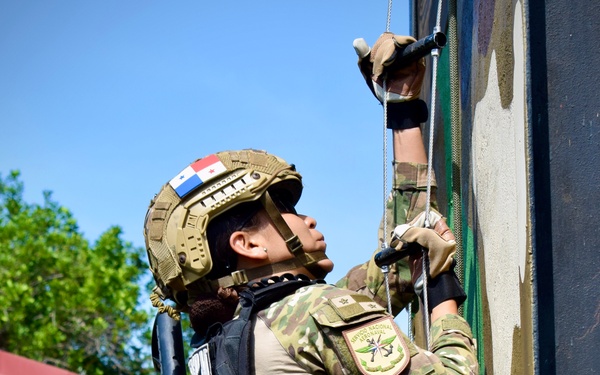 Panamanian Security Forces Sharpen Teamwork and Climbing Skills During PANAMAX-ALPHA 2025