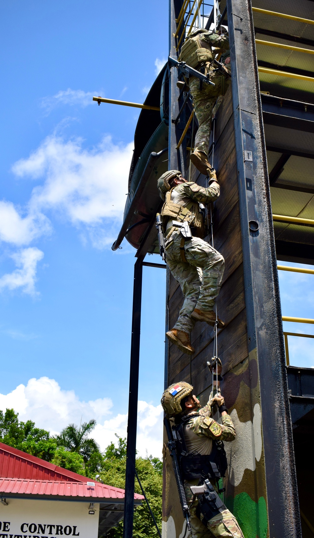 Panamanian Security Forces Sharpen Teamwork and Climbing Skills During PANAMAX-ALPHA 2025