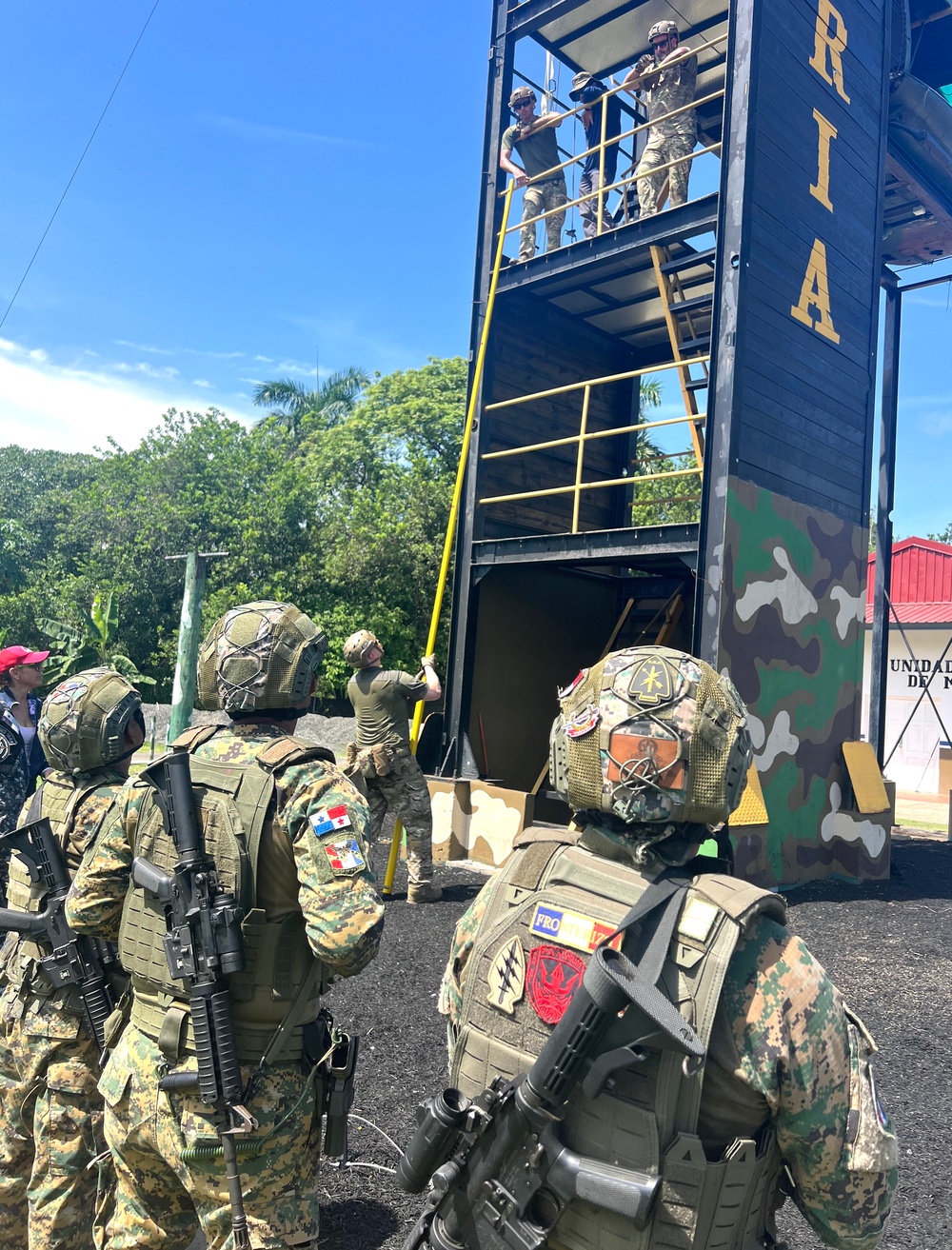 Panamanian Security Forces Sharpen Teamwork and Climbing Skills During PANAMAX-ALPHA 2025