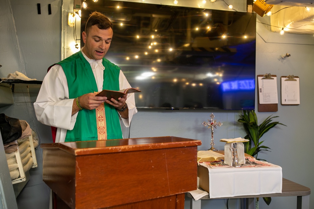 USS Gerald R. Ford (CVN 78) Chaplain conducts religious service on USS Mitscher (DDG 57)
