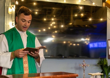 USS Gerald R. Ford (CVN 78) Chaplain conducts religious service on USS Mitscher (DDG 57)