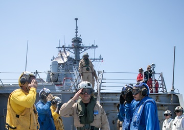 USS Mitscher (DDG 57) renders honors to Commander, CSG 12