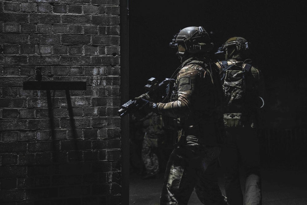 Talisman Sabre 25: Navy SEALs, Marine Raiders Enhance Combat Readiness
