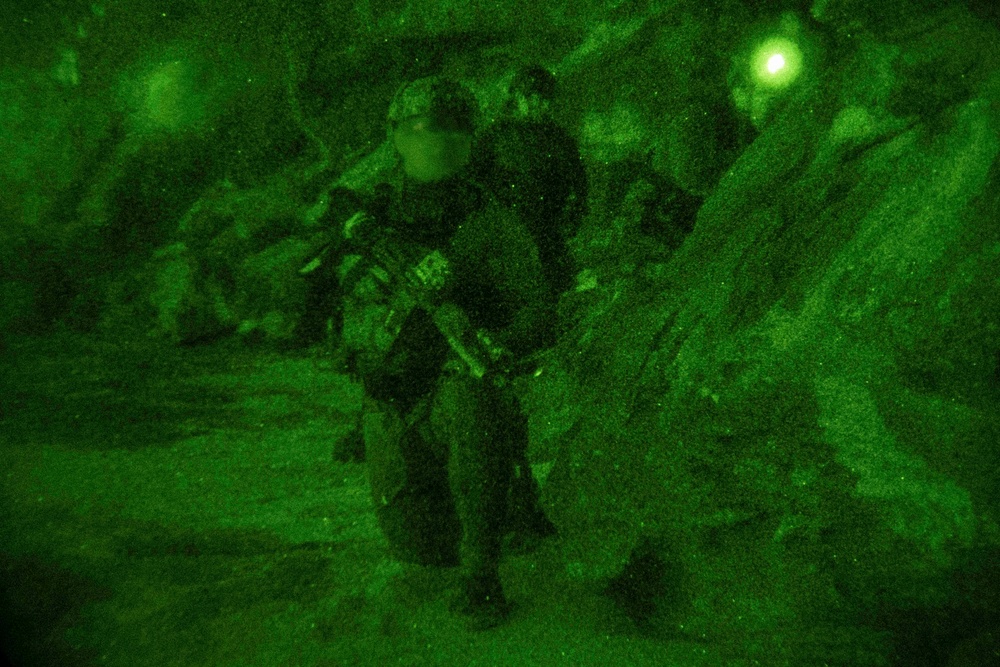 Talisman Sabre 25: Navy SEALs, Marine Raiders Enhance Combat Readiness