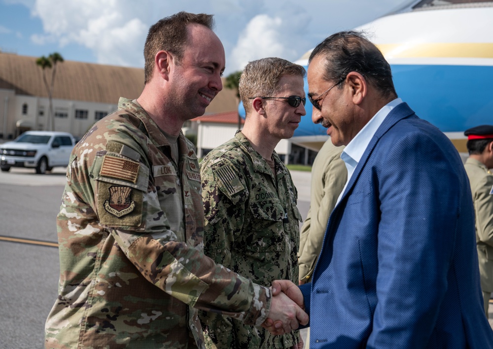 Pakistan’s Chief of Army Staff lands at MacDill AFB