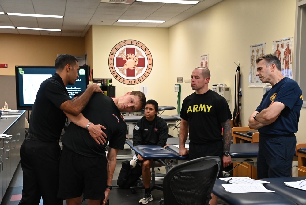 Keller hosts advanced neuromusculoskeletal course to improve warfighter care