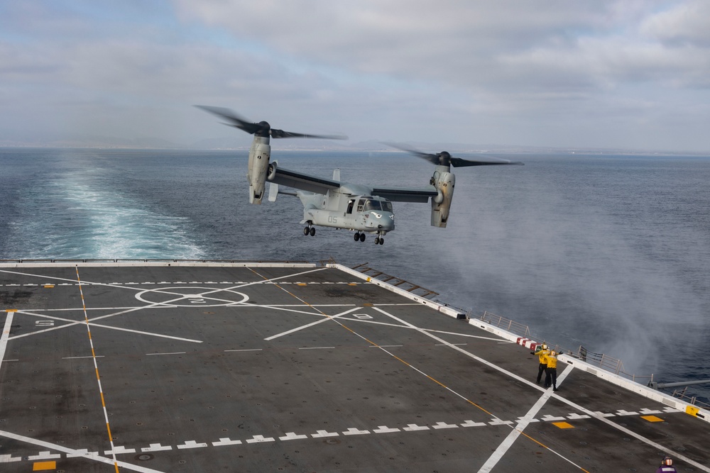 QUART 25.4: Deck Qualification Landing Certifications Aboard USS Somerset (LPD 25)