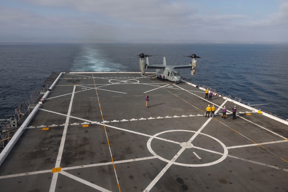 QUART 25.4: Deck Qualification Landing Certifications Aboard USS Somerset (LPD 25)