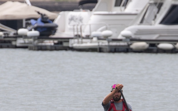 Garrison Dam team meets a paddling pal