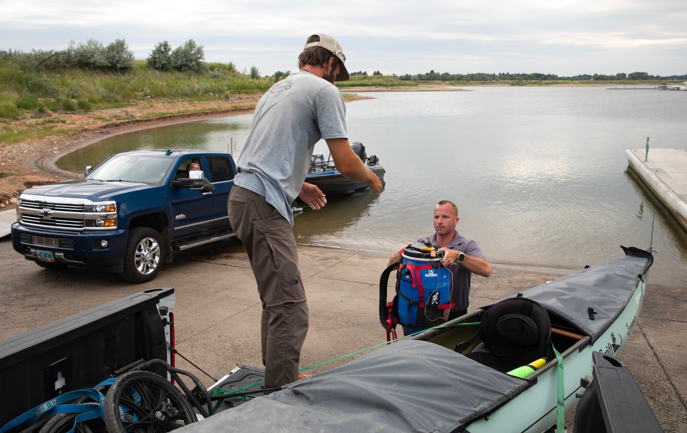 Garrison Dam team meets a paddling pal