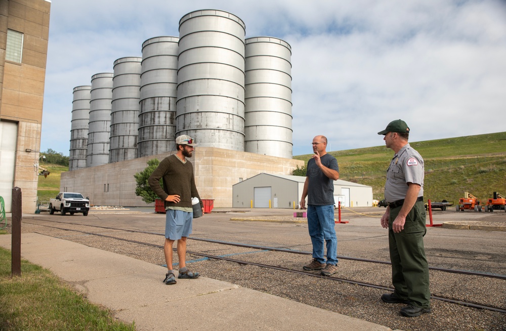 Garrison Dam team meets a paddling pal