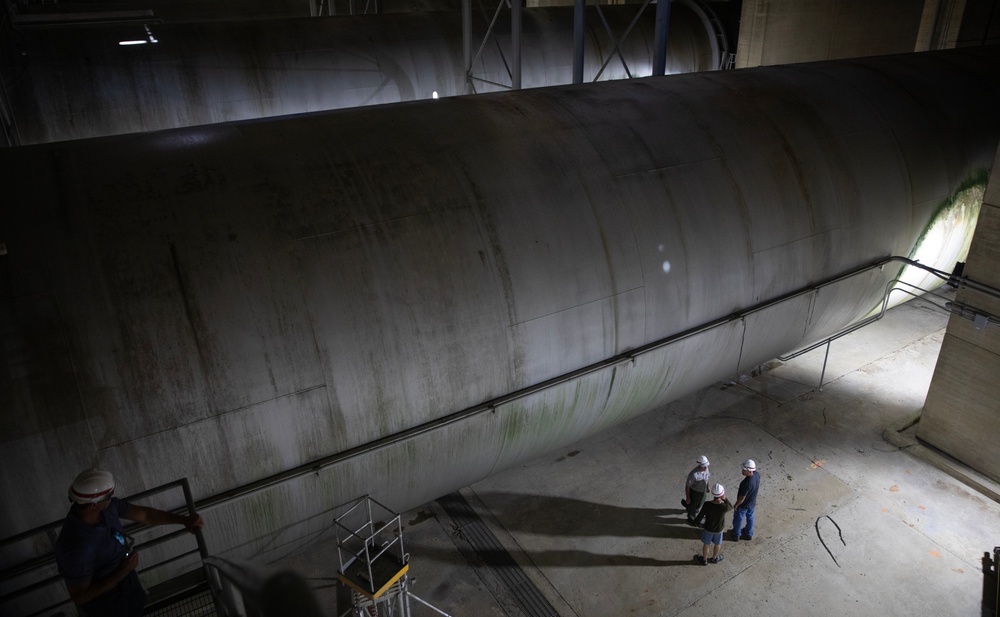 Garrison Dam team meets a paddling pal