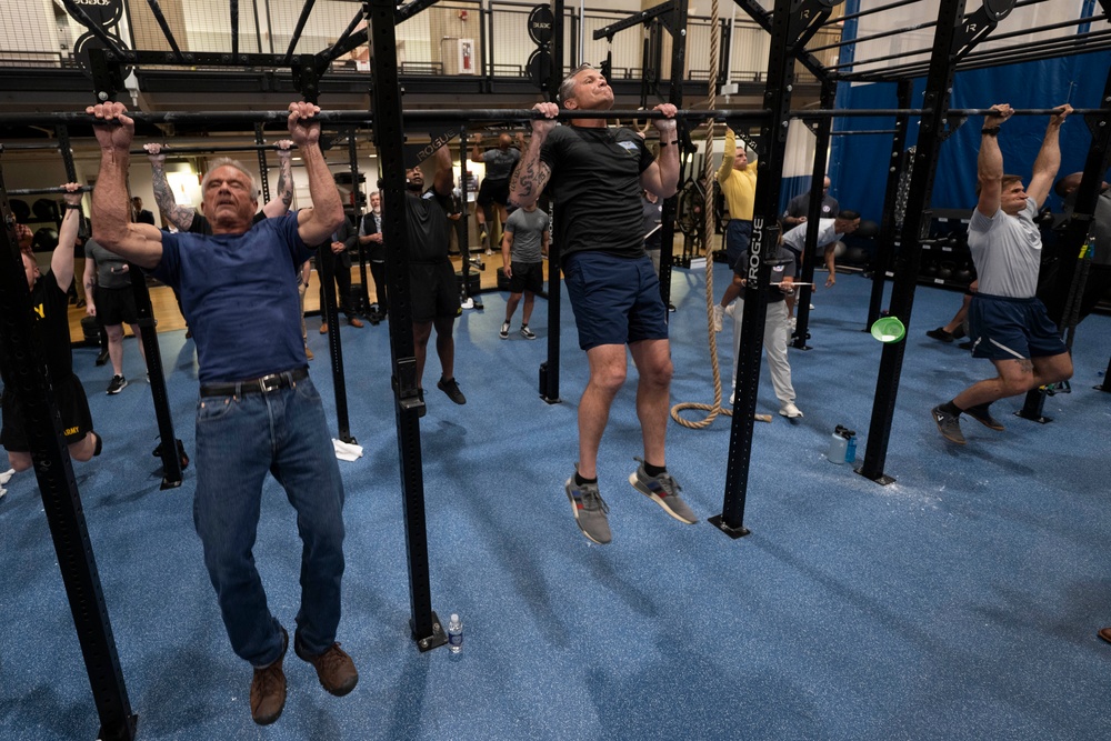 SD, HHS Sec. RFK, Jr. Participate in Fitness Check with Troops at Pentagon
