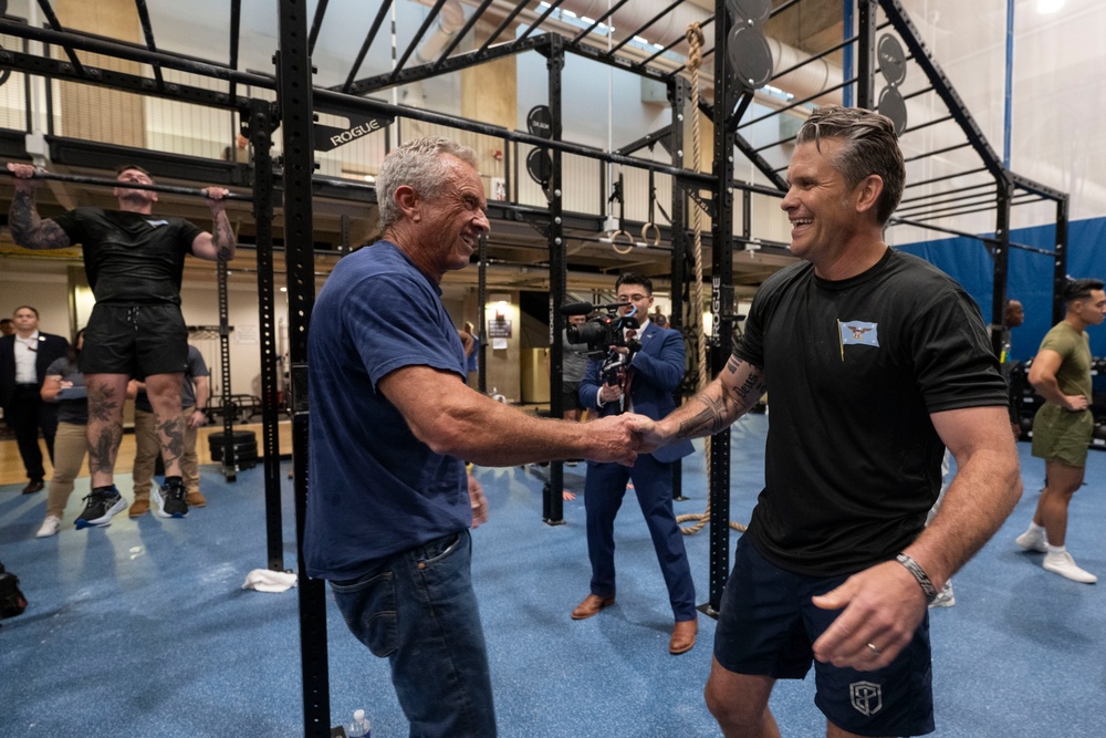 SD, HHS Sec. RFK, Jr. Participate in Fitness Check with Troops at Pentagon