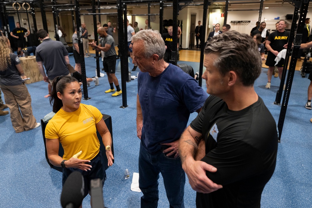 SD, HHS Sec. RFK, Jr. Participate in Fitness Check with Troops at Pentagon