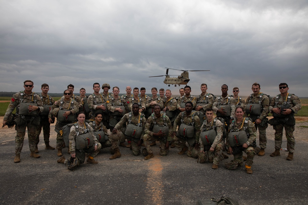Devil Brigade Foreign Jump | 82nd ABN DIV [Photo story]