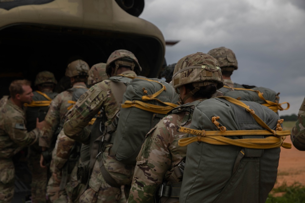 Devil Brigade Foreign Jump | 82nd ABN DIV [Photo story]