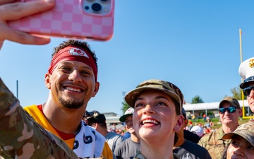 Kansas City Chiefs host U.S. service members during training camp