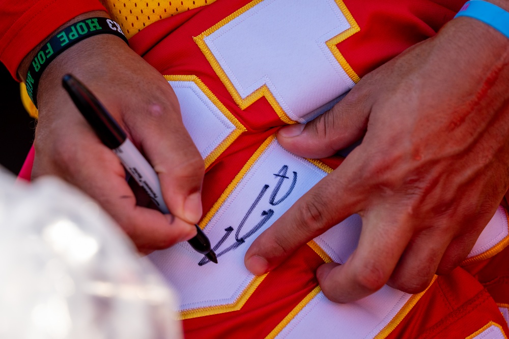 Kansas City Chiefs host U.S. service members during training camp