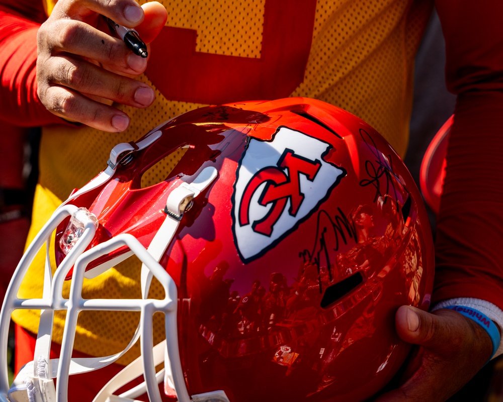 Kansas City Chiefs host U.S. service members during training camp