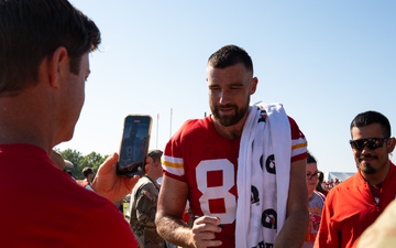 Kansas City Chiefs host U.S. service members during training camp