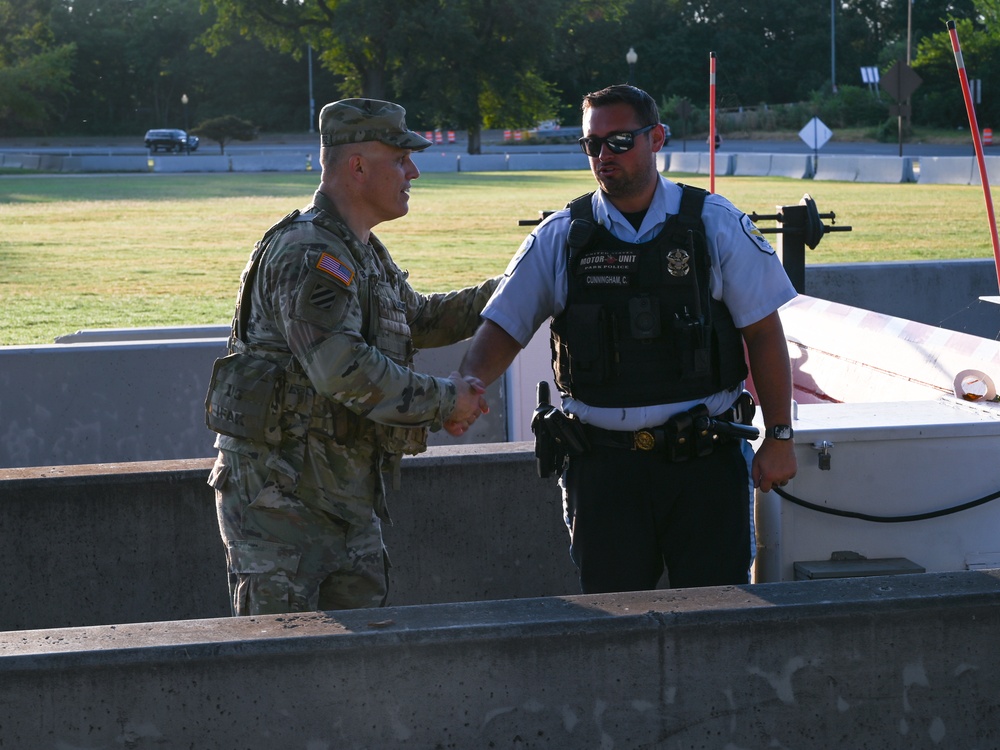DCNG Commanding General Visits Troops Supporting the DC Safe and Beautiful Task Force