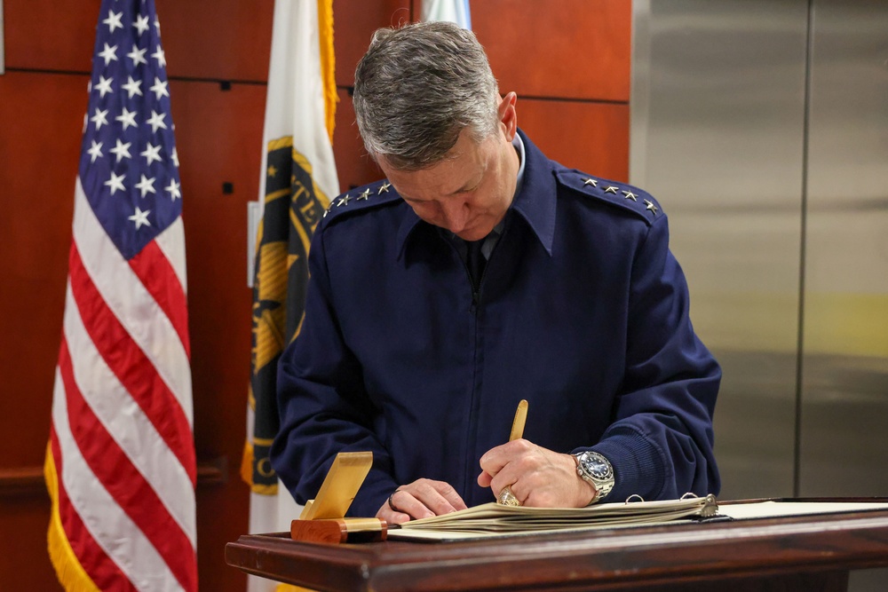 Chairman of the Joint Chiefs of Staff visits U.S. Special Operations Command