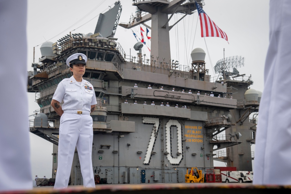 USS Carl Vinson returns from Deployment