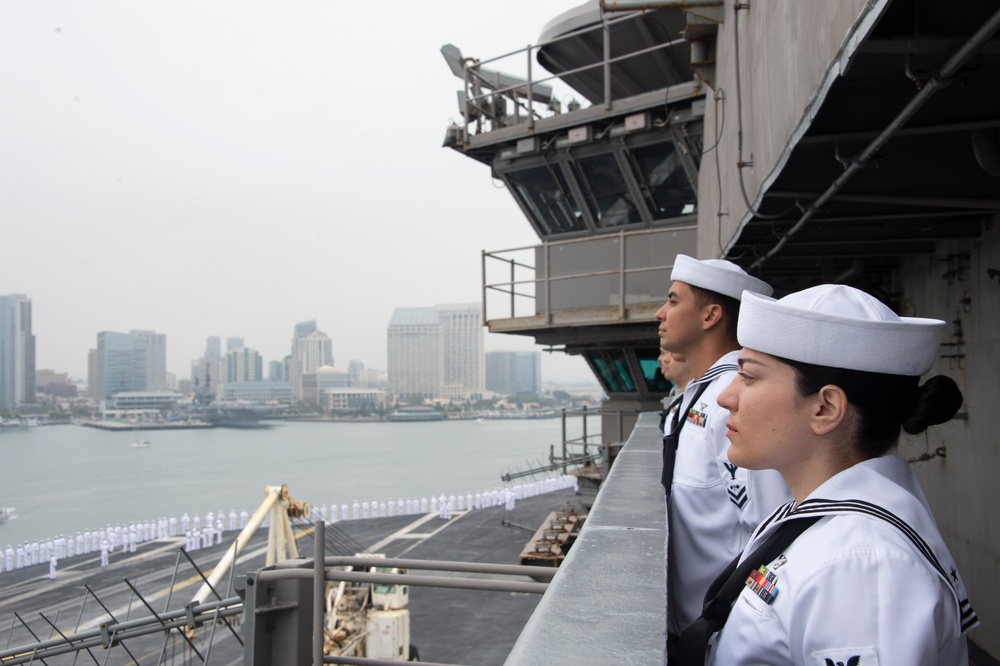 USS Carl Vinson returns from Deployment