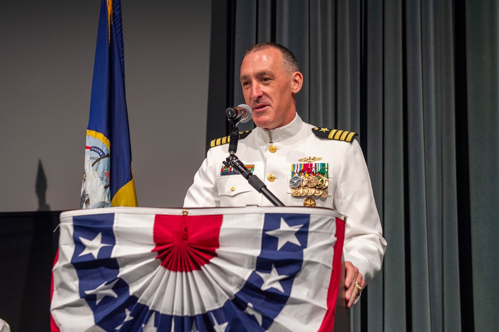 Cmdr. Tolmie Assumes Command of USS Topeka (SSN 754)