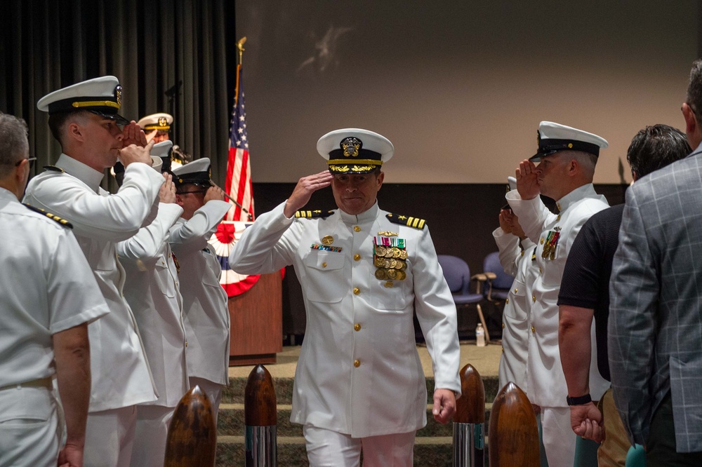 Cmdr. Tolmie Assumes Command of USS Topeka (SSN 754)