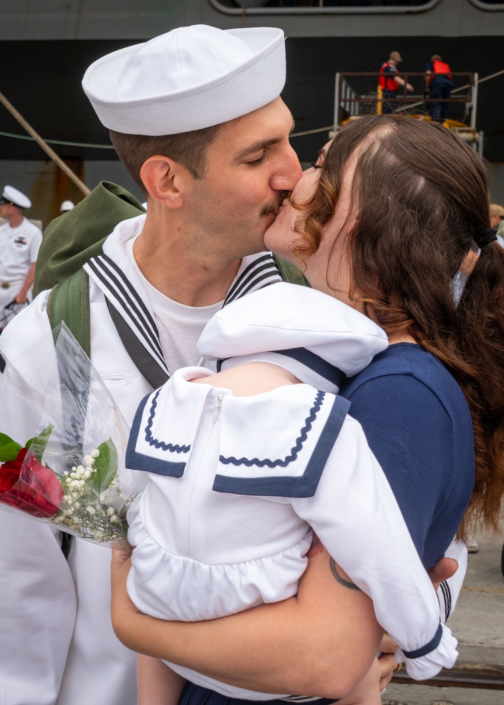 USS Carl Vinson (CVN 70) Returns From Deployment