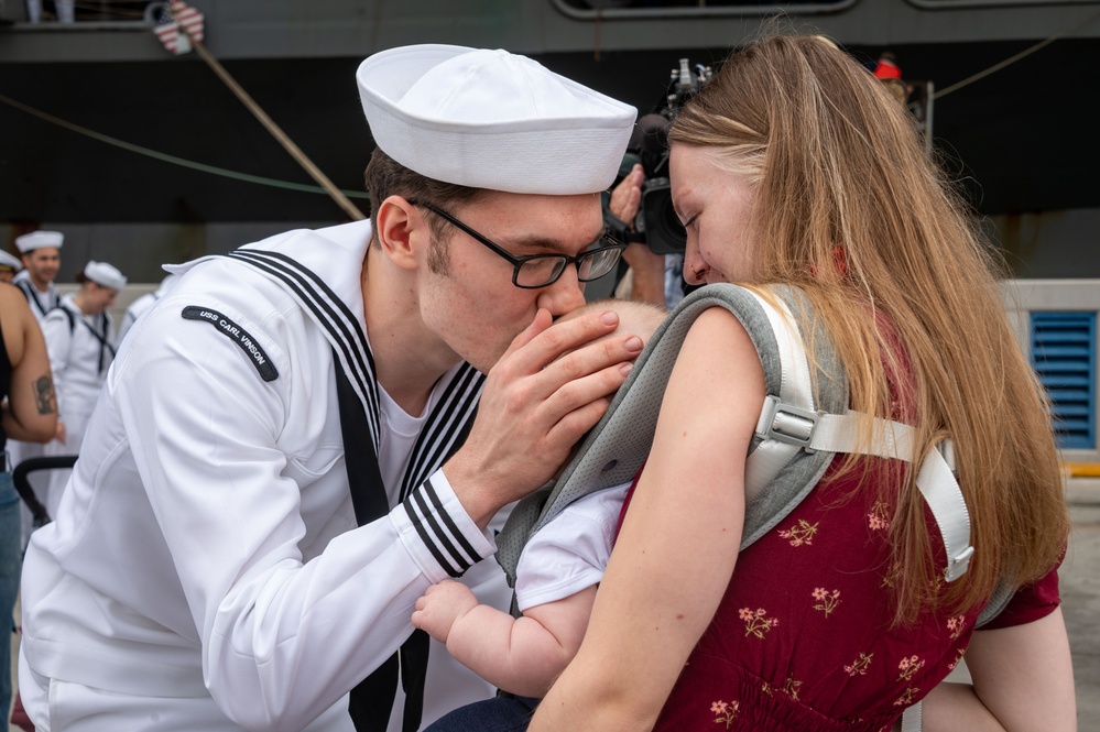 USS Carl Vinson (CVN 70) Returns From Deployment