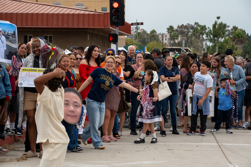 USS Carl Vinson (CVN 70) Returns from Deployment