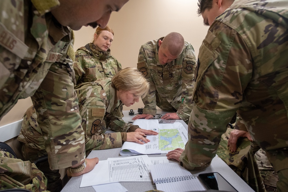 Kentucky Air Guard security forces Airmen strengthen skills in Michigan