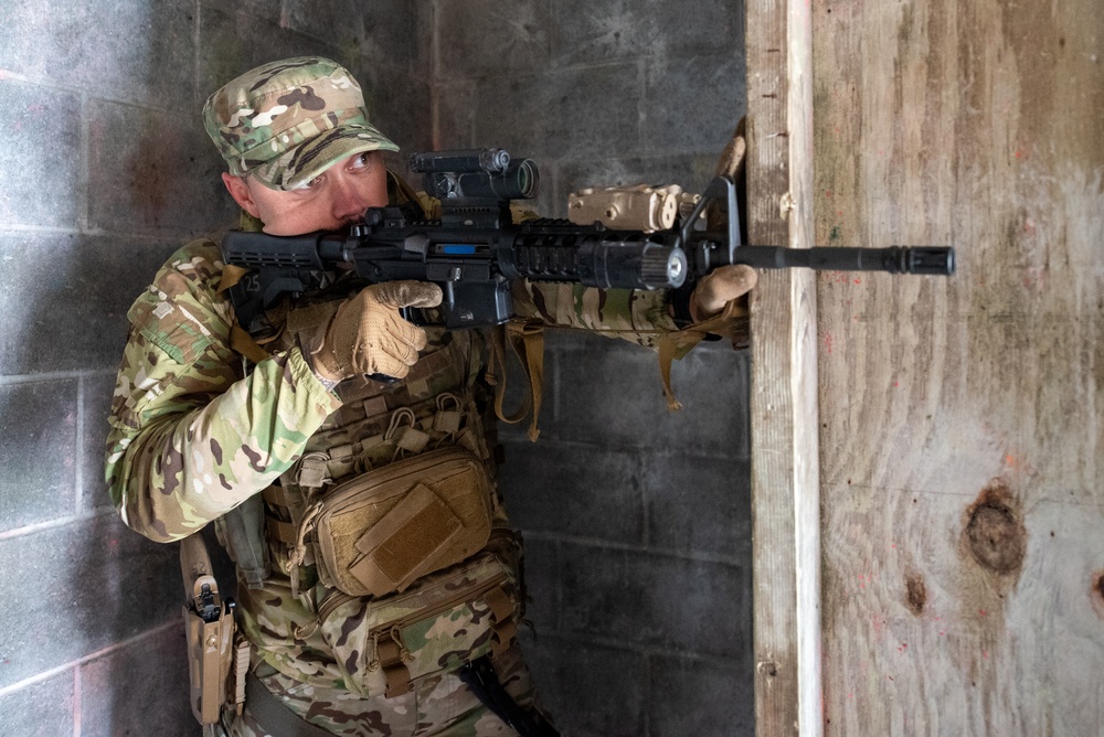 Kentucky Air Guard security forces Airmen strengthen skills in Michigan
