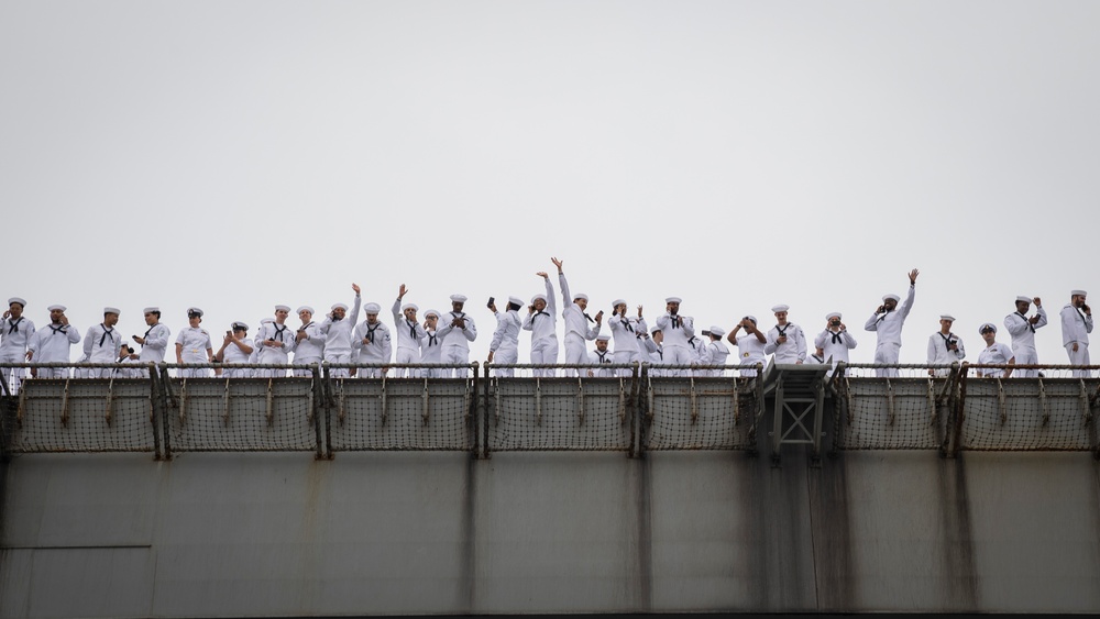 USS Carl Vinson Returns to Home Port