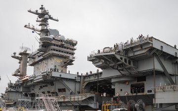 USS Carl Vinson Returns to Home Port