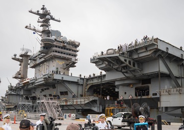 USS Carl Vinson Returns to Home Port