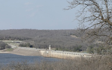USACE closes southbound lane of SH-151 over Keystone Dam