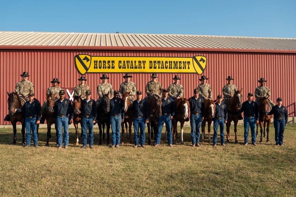 Maj. Gen. Matthew Van Wagenen visits the First Team
